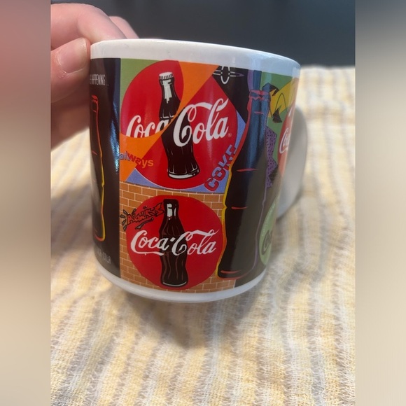 Vintage Coca-Cola coffee Mugs (set of two) - Picture 6 of 9